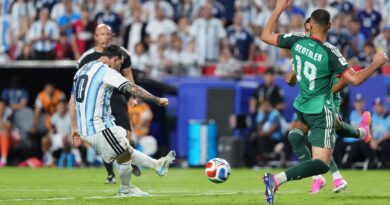 Messi Turns Back Time as Argentina Sweep Aside Algeria
