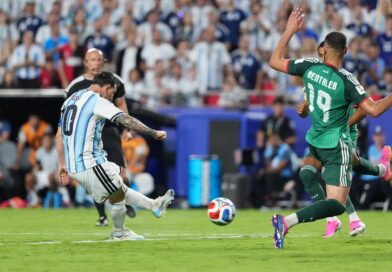 Messi Turns Back Time as Argentina Sweep Aside Algeria