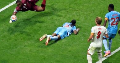 England Overcome DR Congo Scare to Reach Last 16